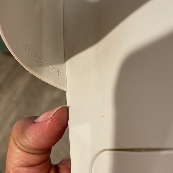 ❌SOLD❌Retail $1000 Authentic CHANEL CC White Silver Pool slides - Picture 3 of 7